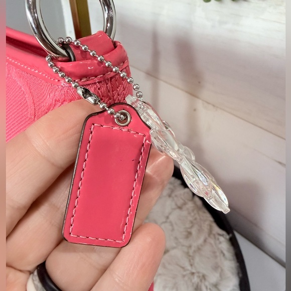 Coach Pink Signature C Nylon Crossbody Bag Rare Clear Daisy Flower Charm Hangtag - Picture 5 of 16